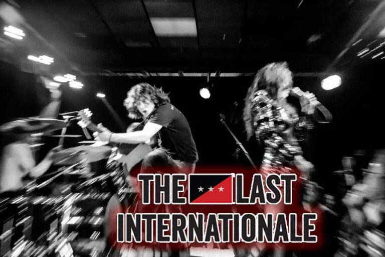 The Last Internationale – στις συναυλίες μας θέλουμε να κινητοποιήσουμε τον κόσμο, σαν να τον πηγαίνουμε στην εκκλησία